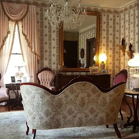 The Queen Anne Bed & Breakfast-3